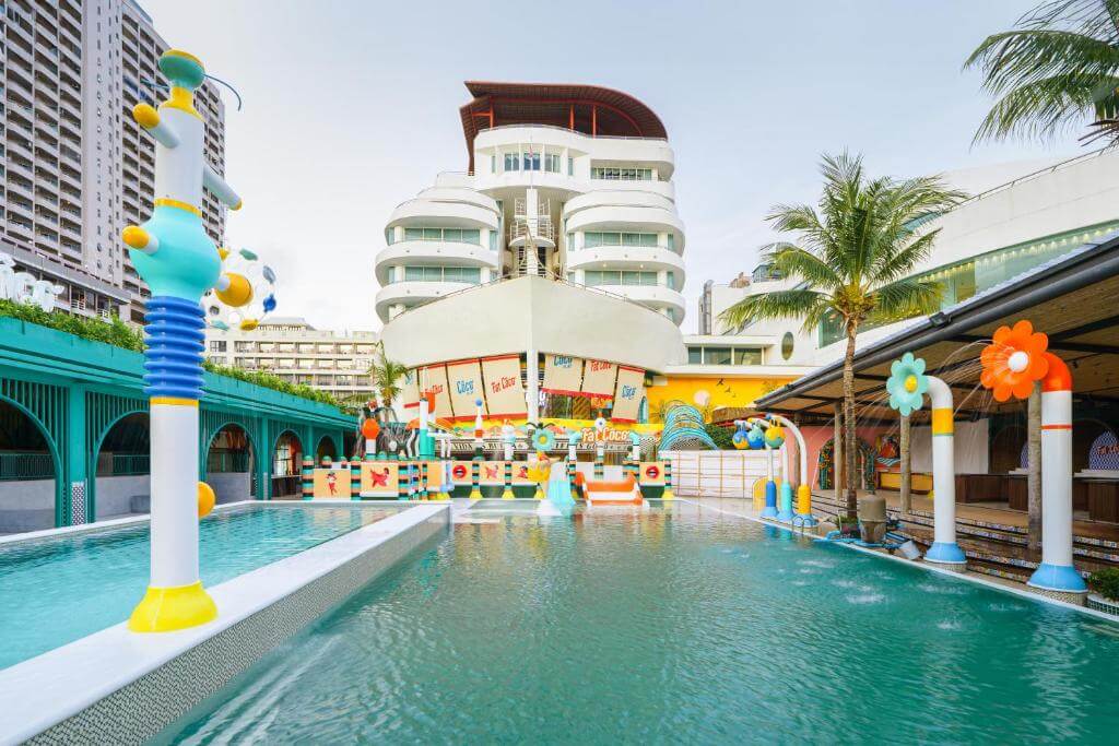 هتل ای وان د رویال کرو