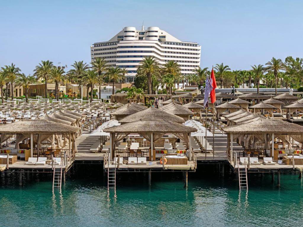 هتل تایتانیک دلوکس لارا